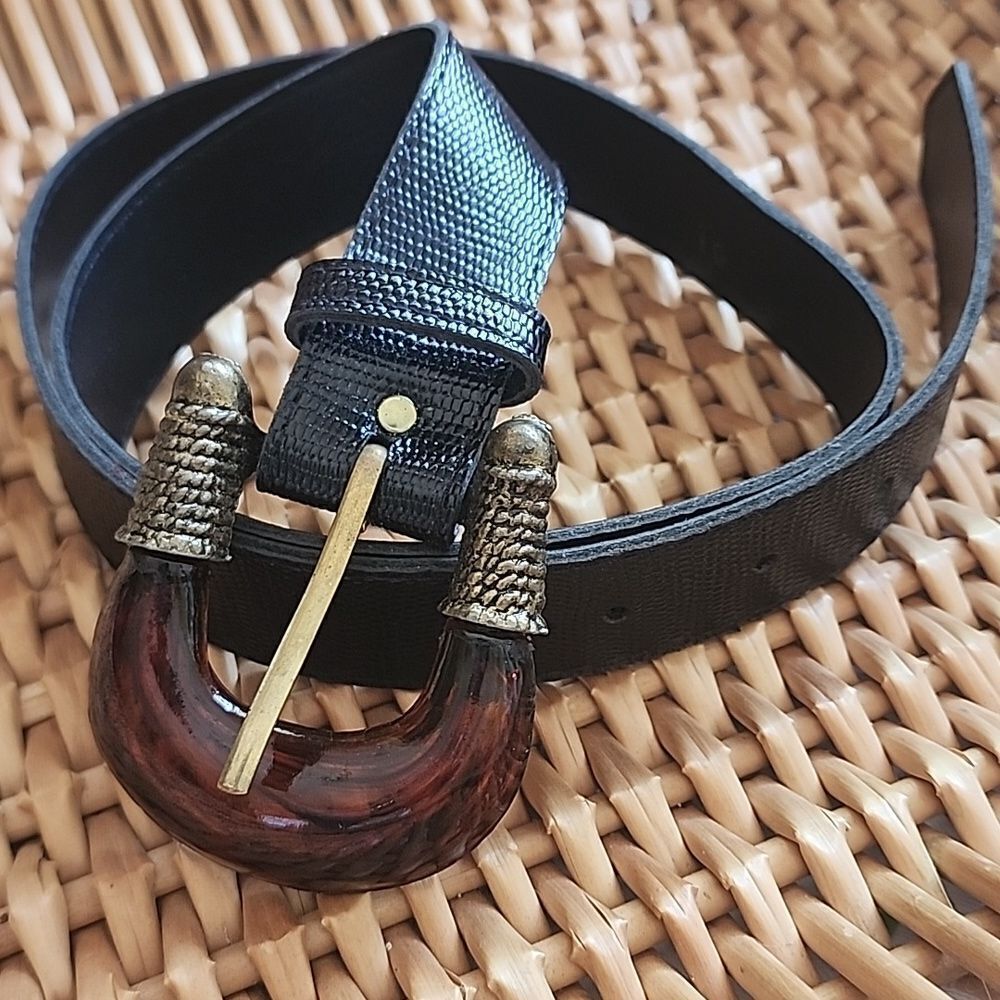 Tortoise Style Belt Buckle With Brass Tone Hardware